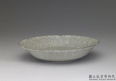 图片[2]-Dish with hibiscus-shaped rim in celadon glaze, Ge ware, Southern Song to Yuan dynasty-China Archive